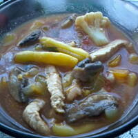 Garnek warzyw z mięsem.