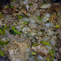 Schab duszony z cebulą i pesto