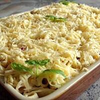 Makaron w sosie śmietanowym z pomidorami