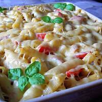 Makaron w sosie śmietanowym z pomidorami