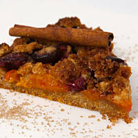 Placek korzenny z owocami lata