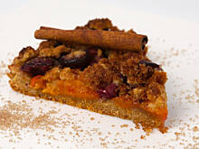 Fot. Wkn, Placek korzenny z owocami lata