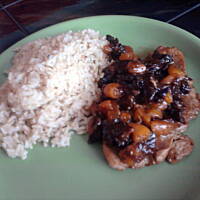 Mięso indycze duszone  z owocami