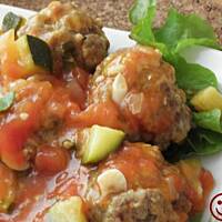 Sos pomidorowo-cukiniowy z lubczykiem.