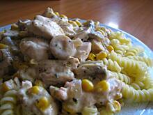 Fot. alhena, Makaron z sosem śmietanowym z kukurydzą