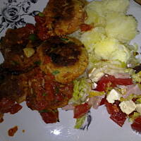 pulpety z tuńczyka w sosie pomidorowym