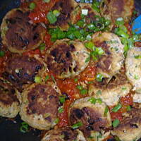 pulpety z tuńczyka w sosie pomidorowym