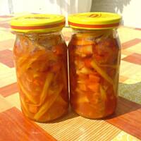 Żółta fasola  szparagowa  w sosie pomidorowym