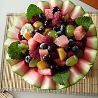 Sałatka owocowa w arbuzie