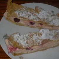 Góralka niskopienna z owocami i kremem