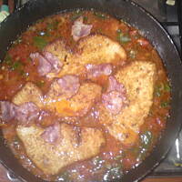 Sznycle z indyka z sosem pomidorowym