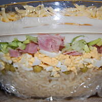 Sałatka z selerem korzeniowym warstwowa