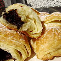 Chrupiące rogaliki z nutellą, z ciasta drożdżowego na zsiadłym mleku