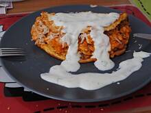 Fot. ankabu, Omlet bardzo puszysty z mięsem i sosem czosnkowym