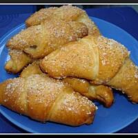 Rogaliki drożdżowe z prażonymi jabłkami