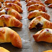 rogaliki z wiśniami - by runaway