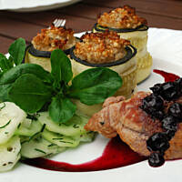 Bitki z indyka w sosie z czarnej porzeczki