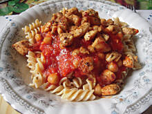 Fot. monisia_ze_szczecina, Makaron z sosem pomidorowym, ciecierzycą i kurczakiem
