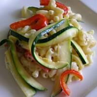 Makaron z cukinią w sosie serowym