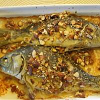 Karp pieczony z migdałami