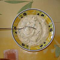 Sos czosnkowy - dodatek do potraw z grilla