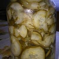 Ogórki z cebulką i koperkiem