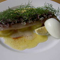 Filety matiasa na mlodych ziemniakach z maslem klarowanym