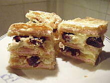 Fot. Agulek74, Ciasto kruche z pianą, przekładane masą budyniową i wiśniami od cioci Agniesi