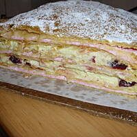 Ciasto kruche z pianą, przekładane masą budyniową i wiśniami od cioci Agniesi