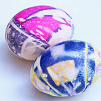 Jajka barwione w jedwabiu