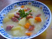 Fot. niebieska-różyczka, Kartoflanka czosnkowo - chrzanowa z kiełbasą