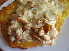 Fot. Kluko, Placki ziemniaczane z sosem kurkowym