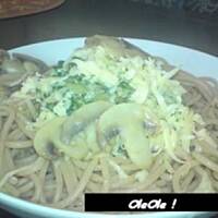 Makaron ze szpinakiem i pieczarkami