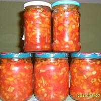 Sałatka z marchewki w sosie pomidorowym