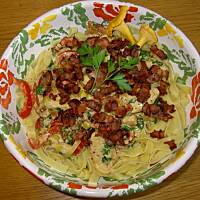 Tagliatelle z sosem z serem gorgonzola i kurczakiem