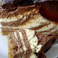 Pasiasty sernik ze śliwkami