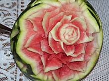 Fot. 100-krotka, Sałatka owocowa w salaterce z arbuza