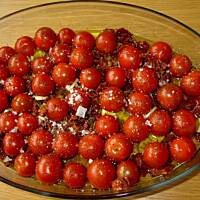 Rolady z piersi kurczaka z serem mozzarella,pomidorami koktailowymi i octem balsamico