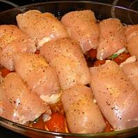 Rolady z piersi kurczaka z serem mozzarella,pomidorami koktailowymi i octem balsamico