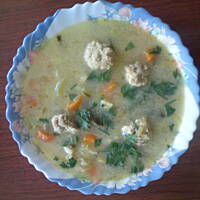 zupa ogórkowa z pulpecikami mięsnymi