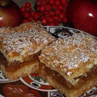 Szarlotka z budyniową pianką