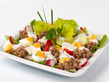 Fot. Wkn, Sałatka z tuńczykiem lekka