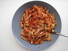 Fot. MoniaKociara, Makaron z owocami morza i pieczarkami w sosie pomidorowym