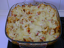 Fot. czarna, szybka i prosta zapiekanka z makaronu