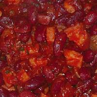 Szybka fasolka w ziołowym sosie pomidorowym