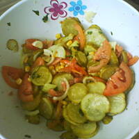 Sałatka z ogórków małosolnych lub kiszonych