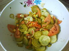 Fot. ezelka, Sałatka z ogórków małosolnych lub kiszonych