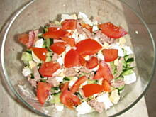 Fot. bleckkasia, prosta sałatka z tuńczykiem