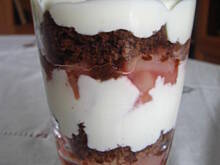 Fot. Kluko, Gruszki w syropie z jogurtem i biszkoptami