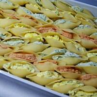 Conchiglioni faszerowane pastami serowymi